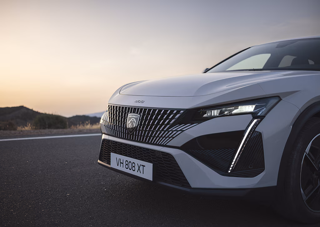 PEUGEOT 408 1.2 Hybrid 145 AT Allure