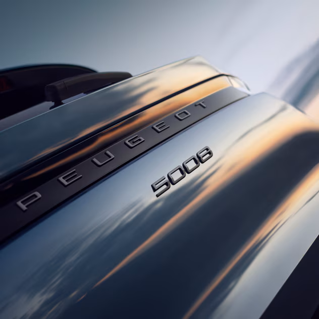 PEUGEOT 5008 1.2 Hybrid 145 AT Allure