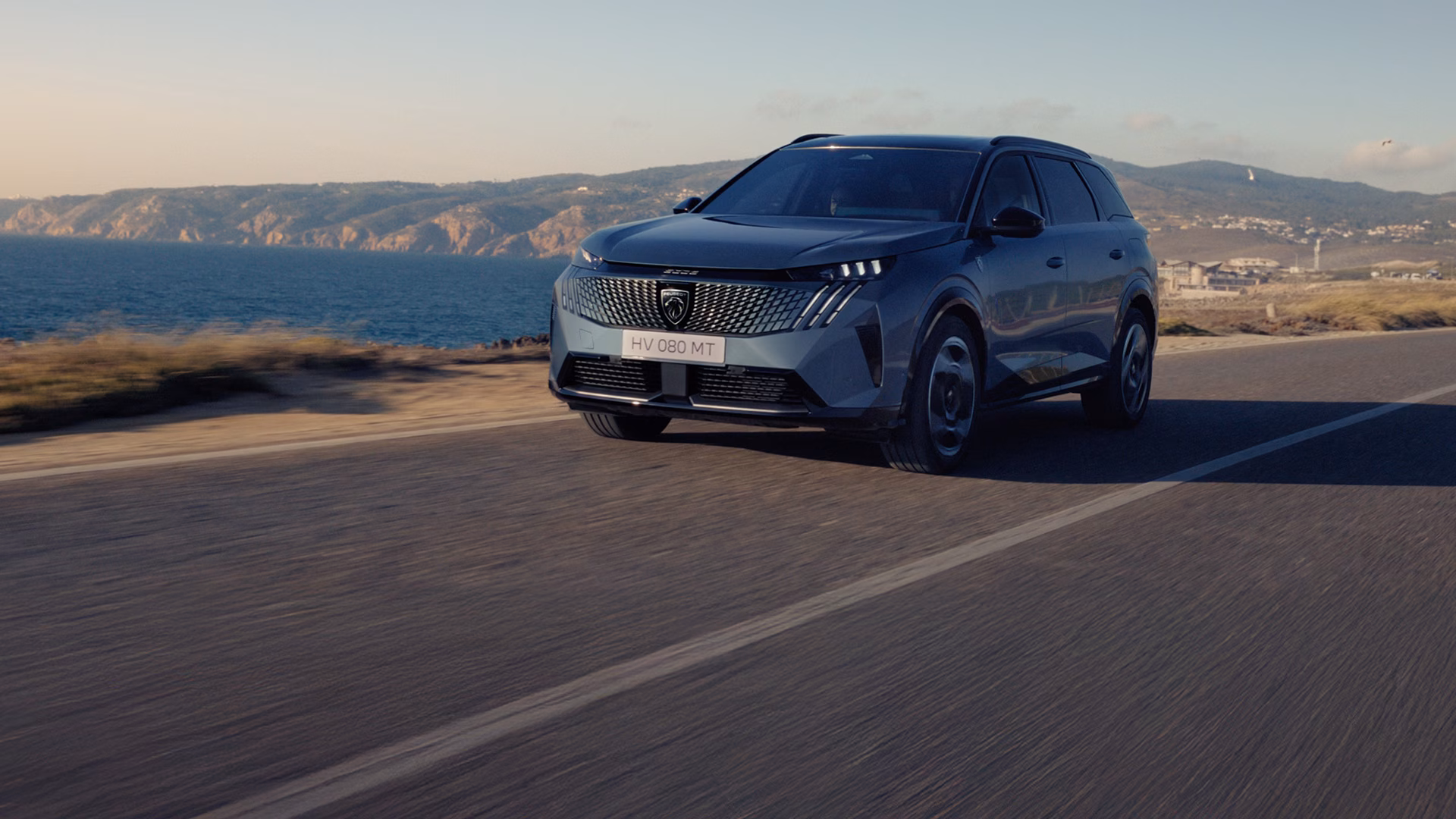 PEUGEOT 5008 1.2 Hybrid 145 AT Allure