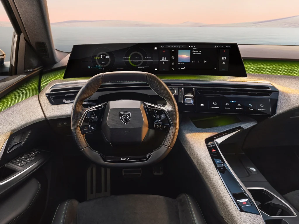 PEUGEOT 5008 1.2 Hybrid 145 AT Allure