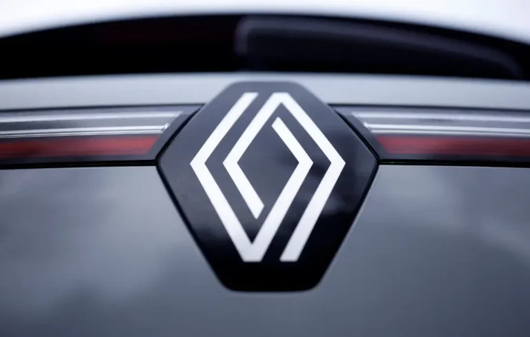 Marché automobile français: les ventes de voitures neuves chutent de 5 % en 2025