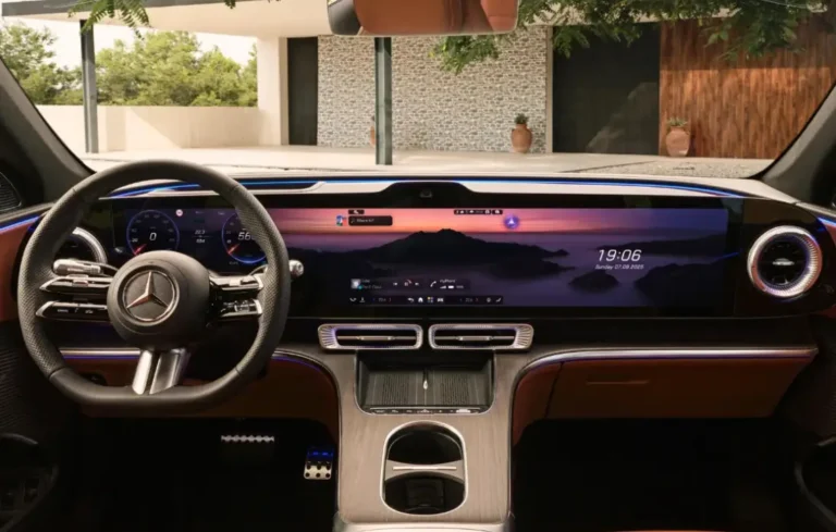 L&rsquo;ère du Phygital : pourquoi votre future voiture garde ses boutons ?