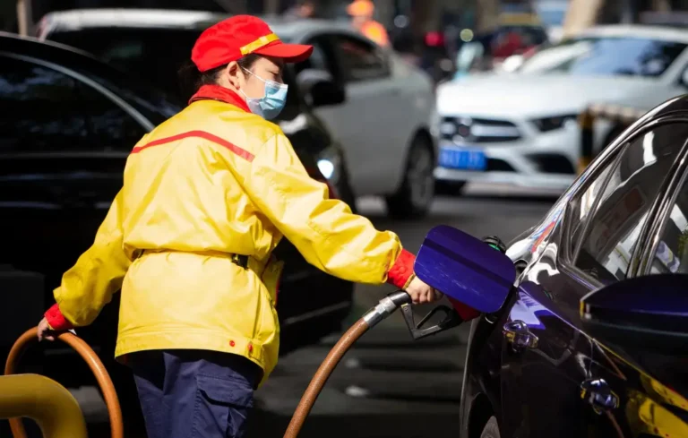 Carburant : la Chine plafonne la hausse des prix pour protéger son économie