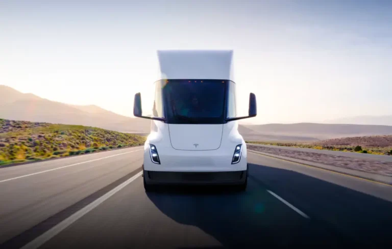 Tesla Semi : Le poids lourd électrique qui révolutionne enfin le secteur du transport