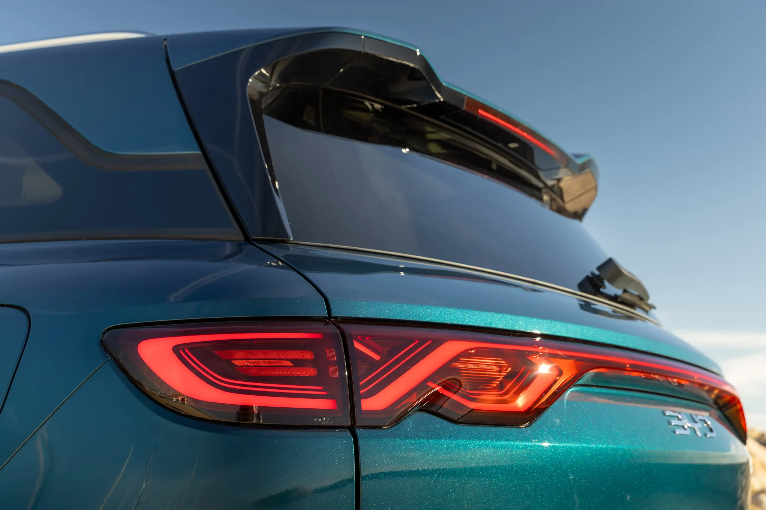 BYD ATTO 2 PHEV 1.5 DM-i 212 AT Design