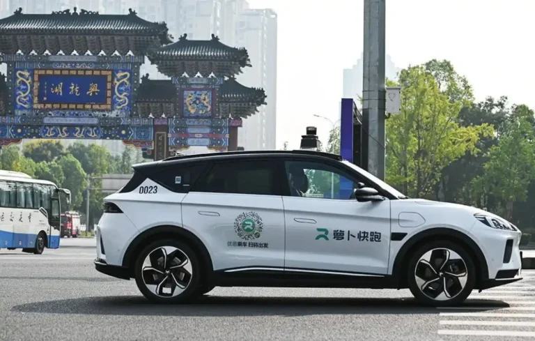 La Chine gèle les licences de robotaxis après un incident majeur chez Baidu