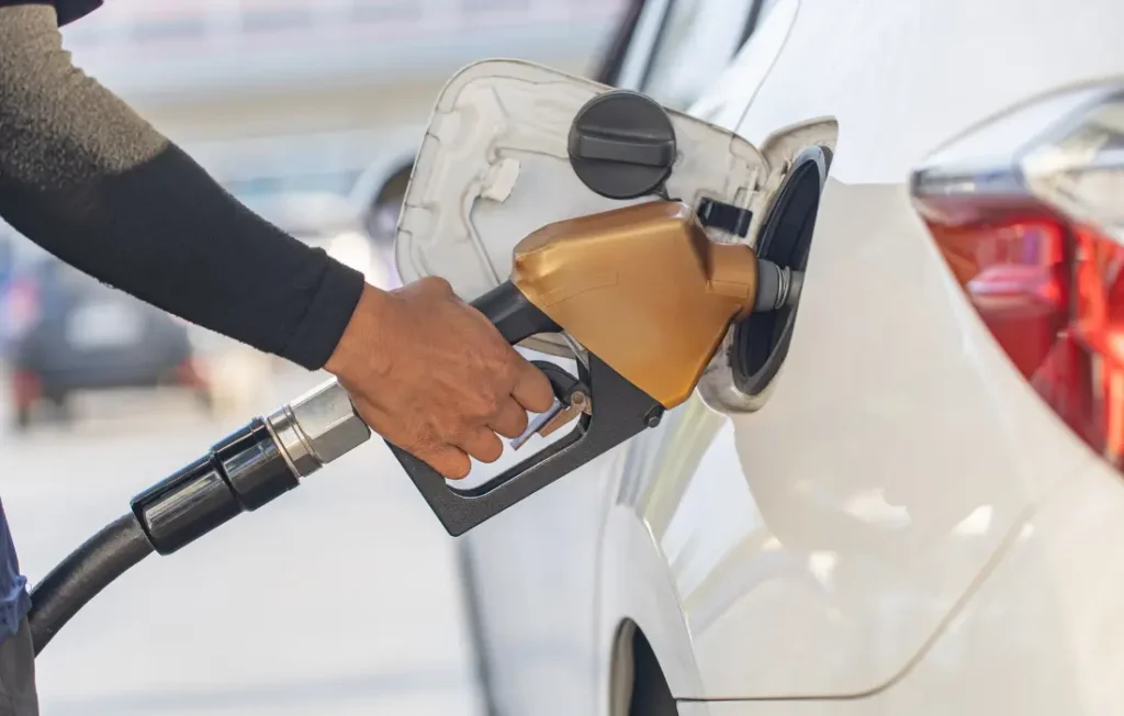 L’industrie automobile propose de supprimer la taxe sur l’essence au profit d’une redevance au poids