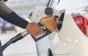 L’industrie automobile propose de supprimer la taxe sur l’essence au profit d’une redevance au poids