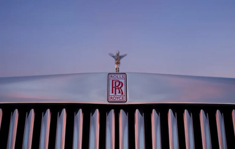 Rolls-Royce dévoile Nightingale : un cabriolet électrique de collection