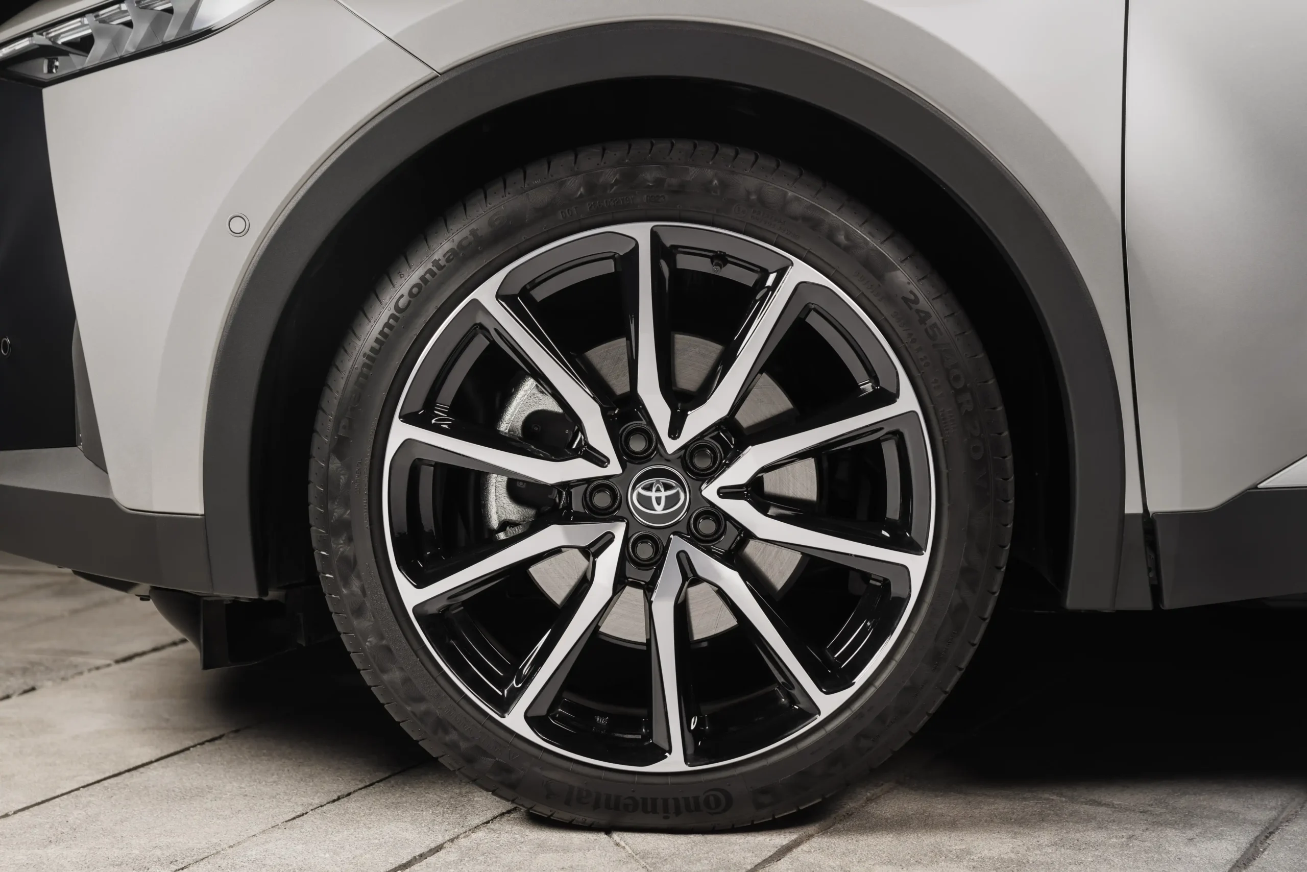 TOYOTA C-HR 1.8 HEV 140 AT Distinctive+