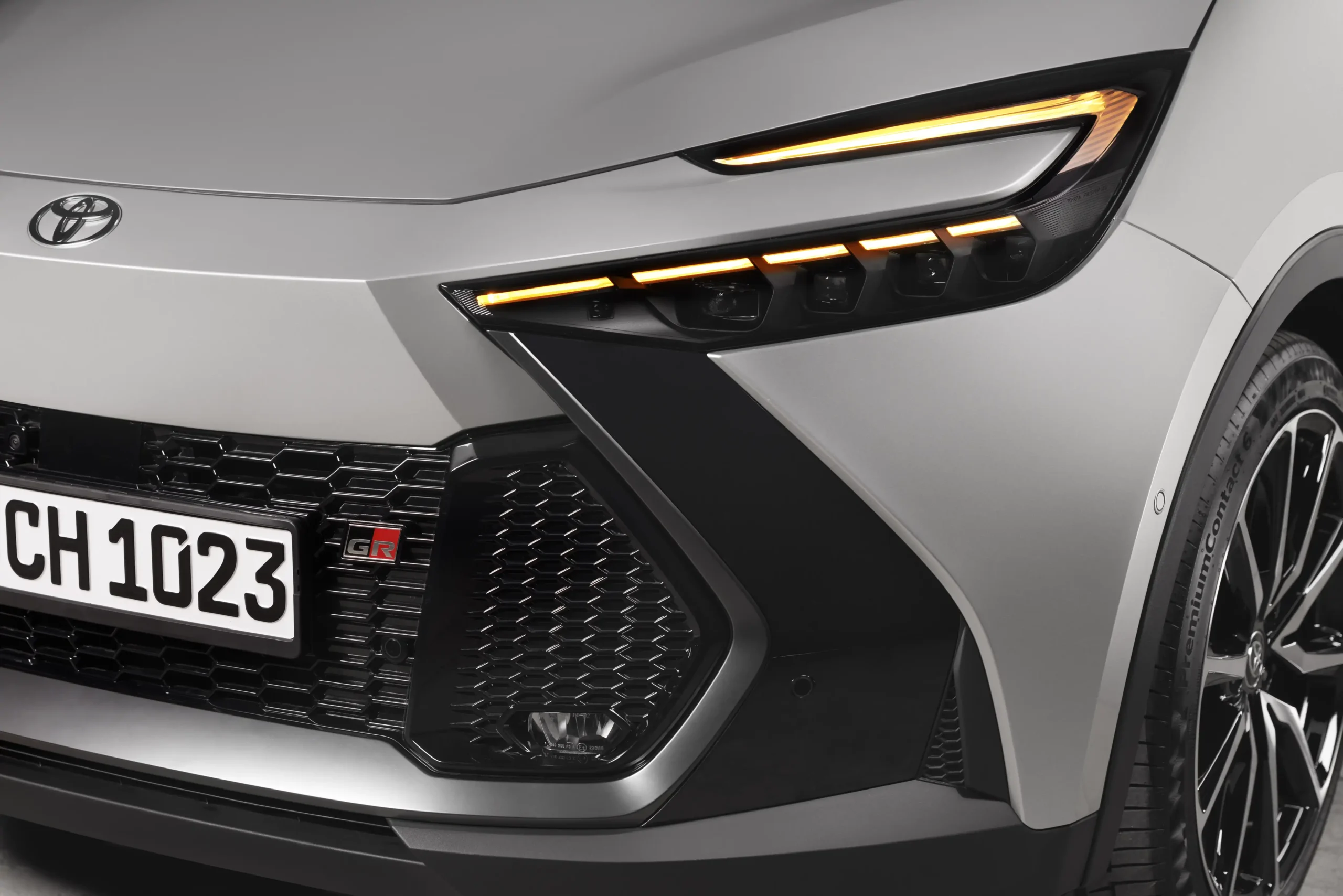 TOYOTA C-HR 1.8 HEV 140 AT Distinctive+