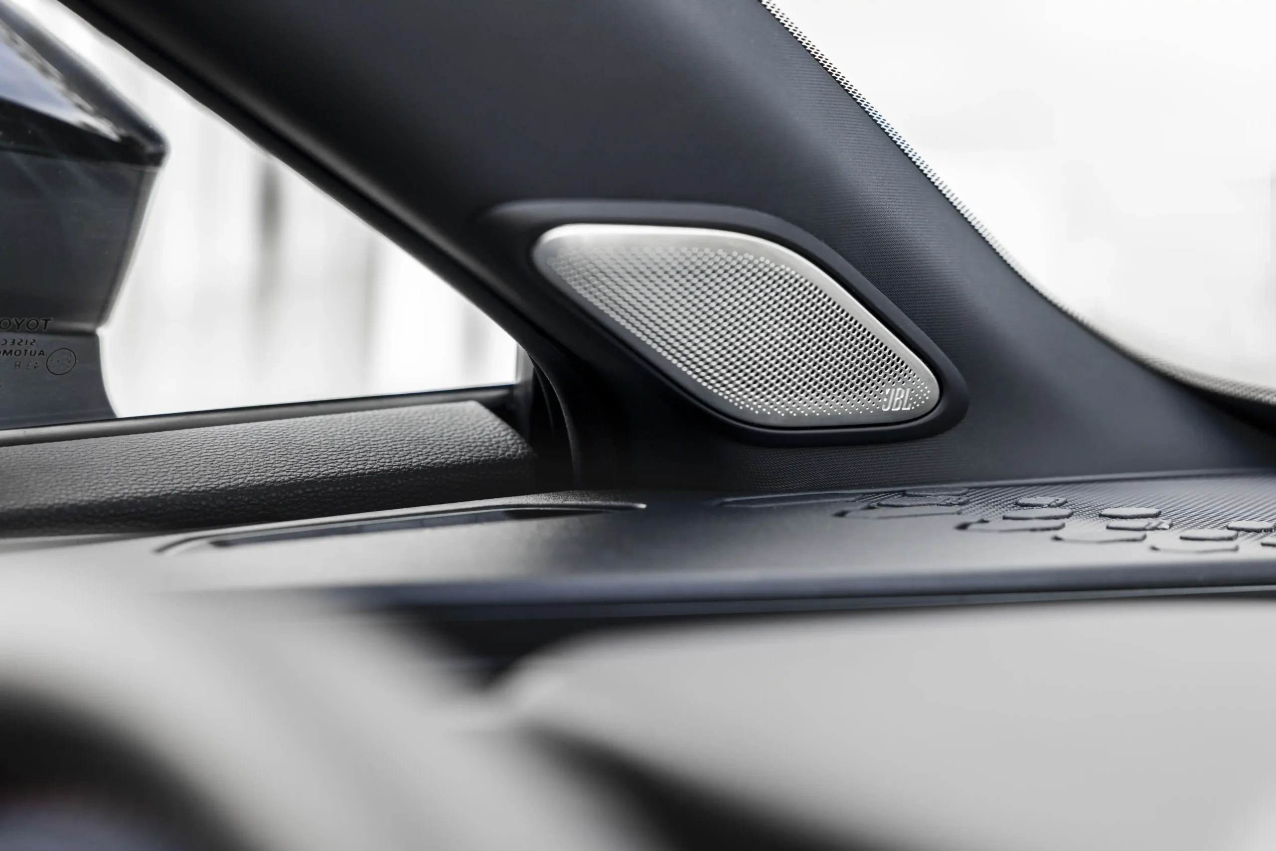 TOYOTA C-HR 1.8 HEV 140 AT Distinctive+