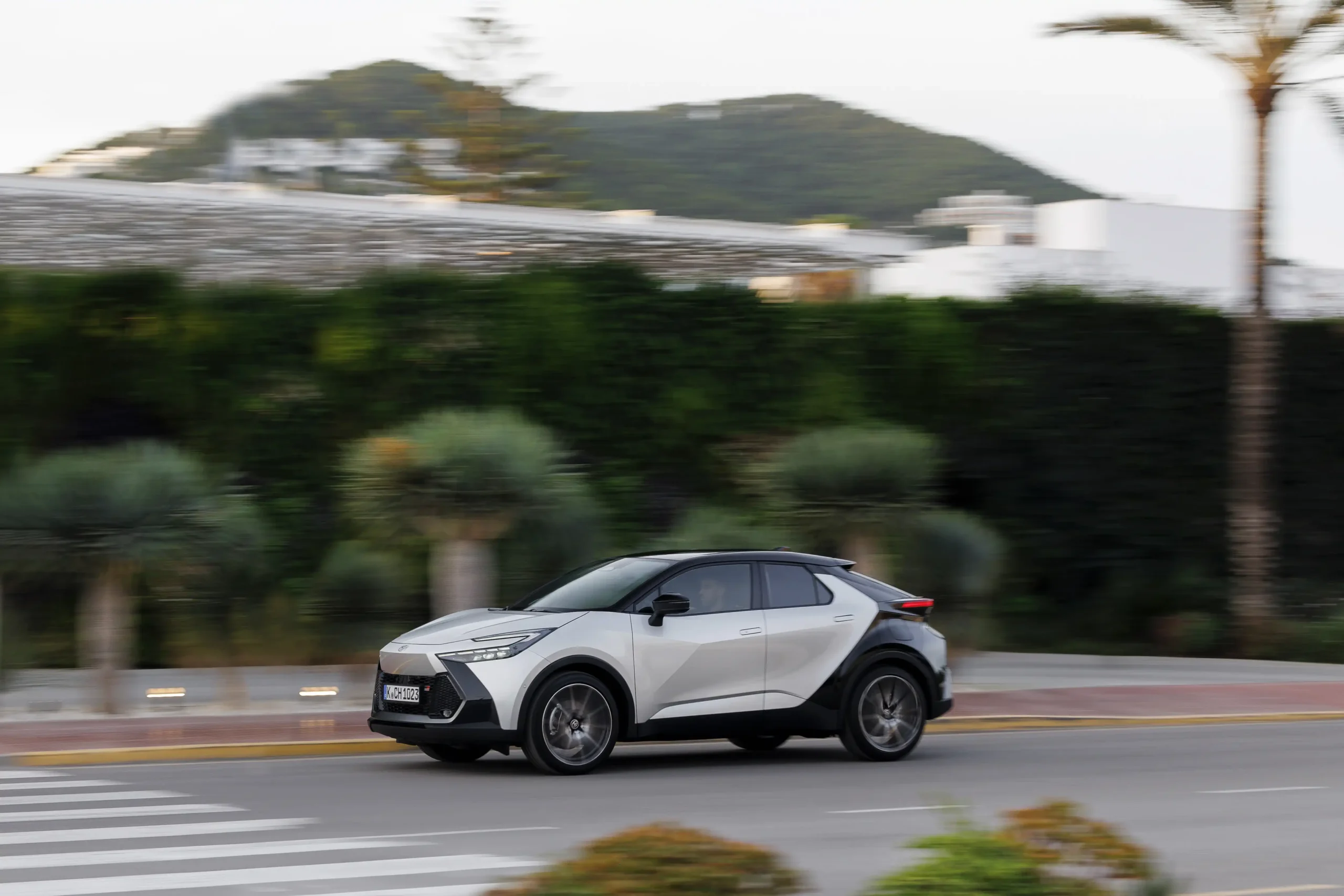 TOYOTA C-HR 1.8 HEV 140 AT Distinctive+
