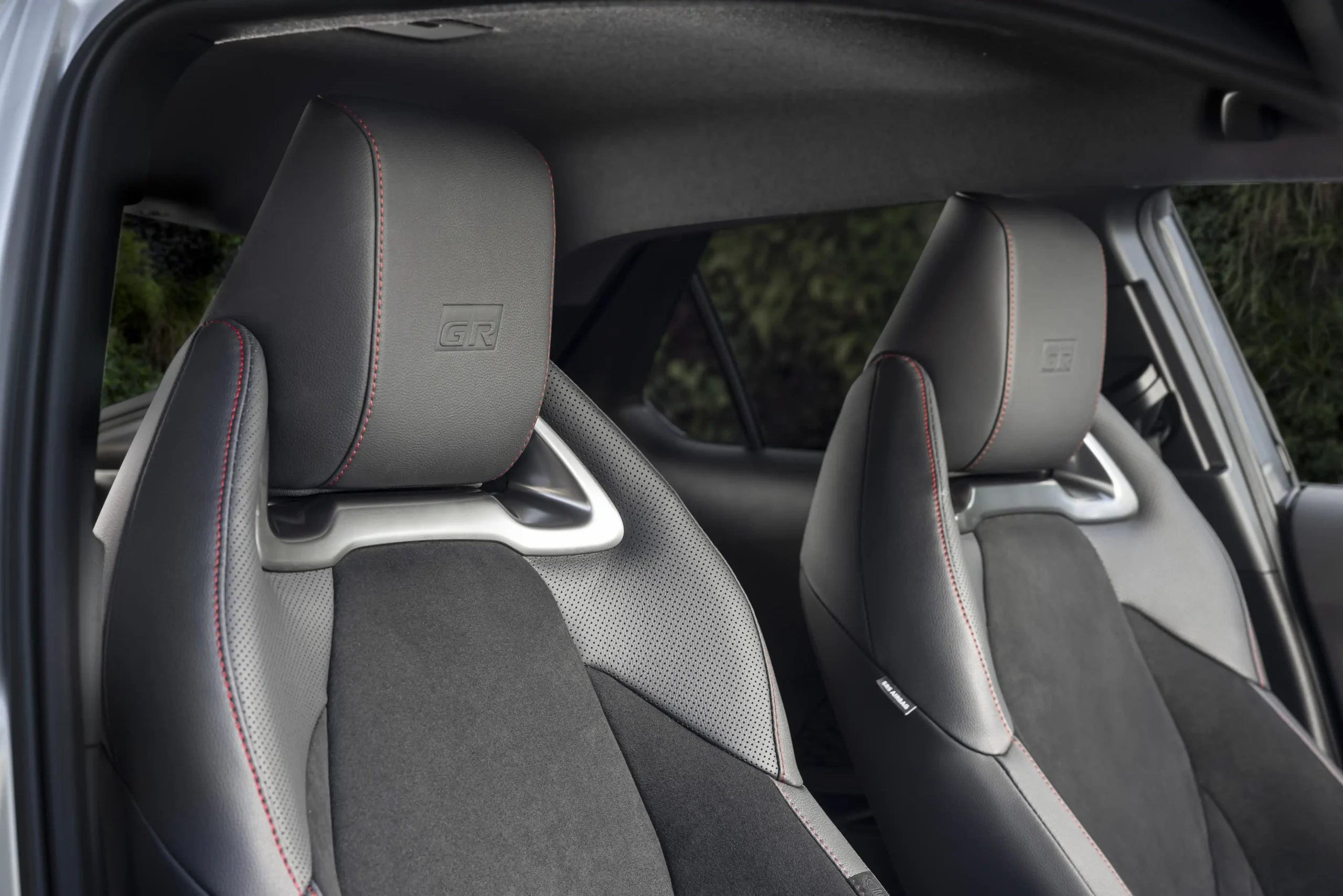 TOYOTA C-HR 1.8 HEV 140 AT Distinctive+