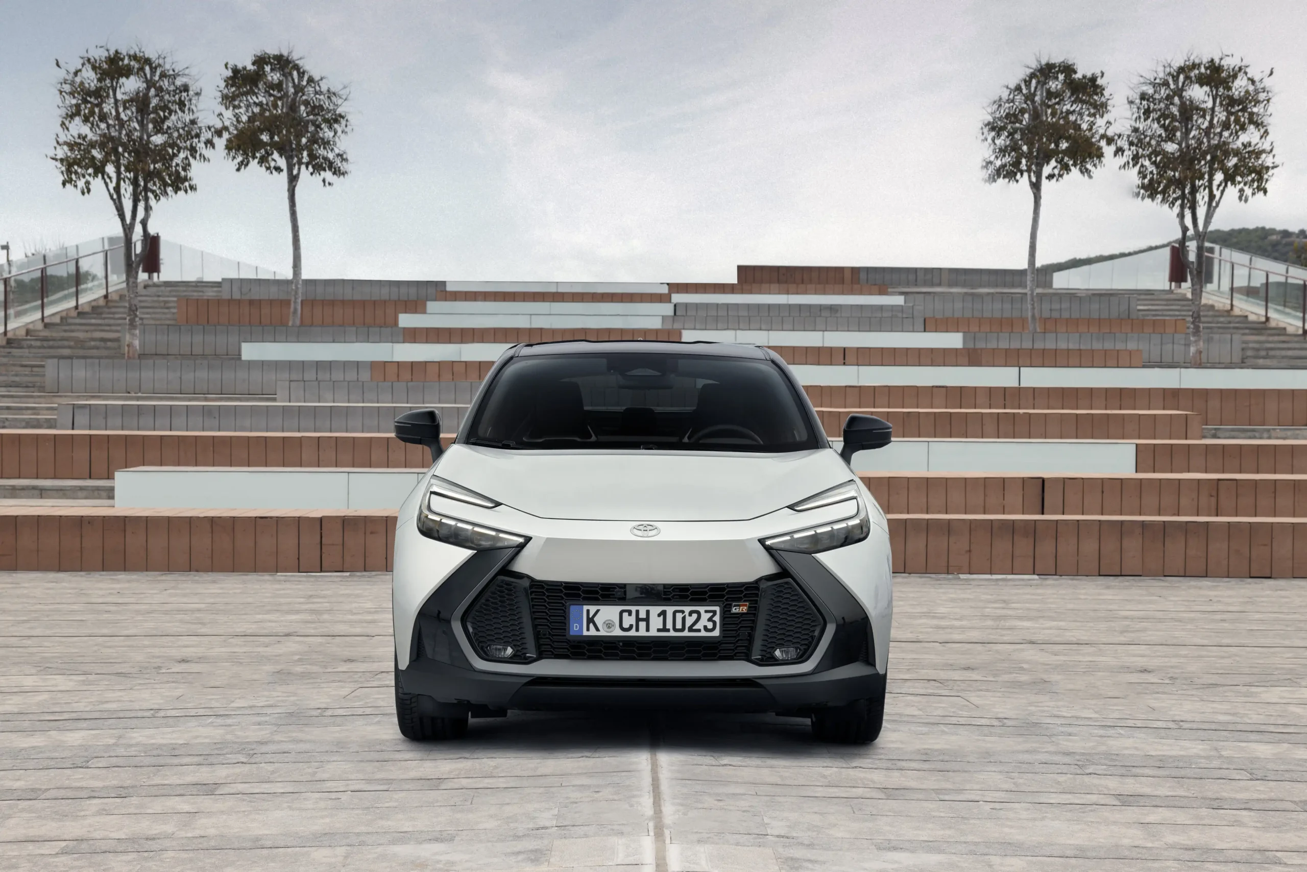 TOYOTA C-HR 1.8 HEV 140 AT Distinctive+