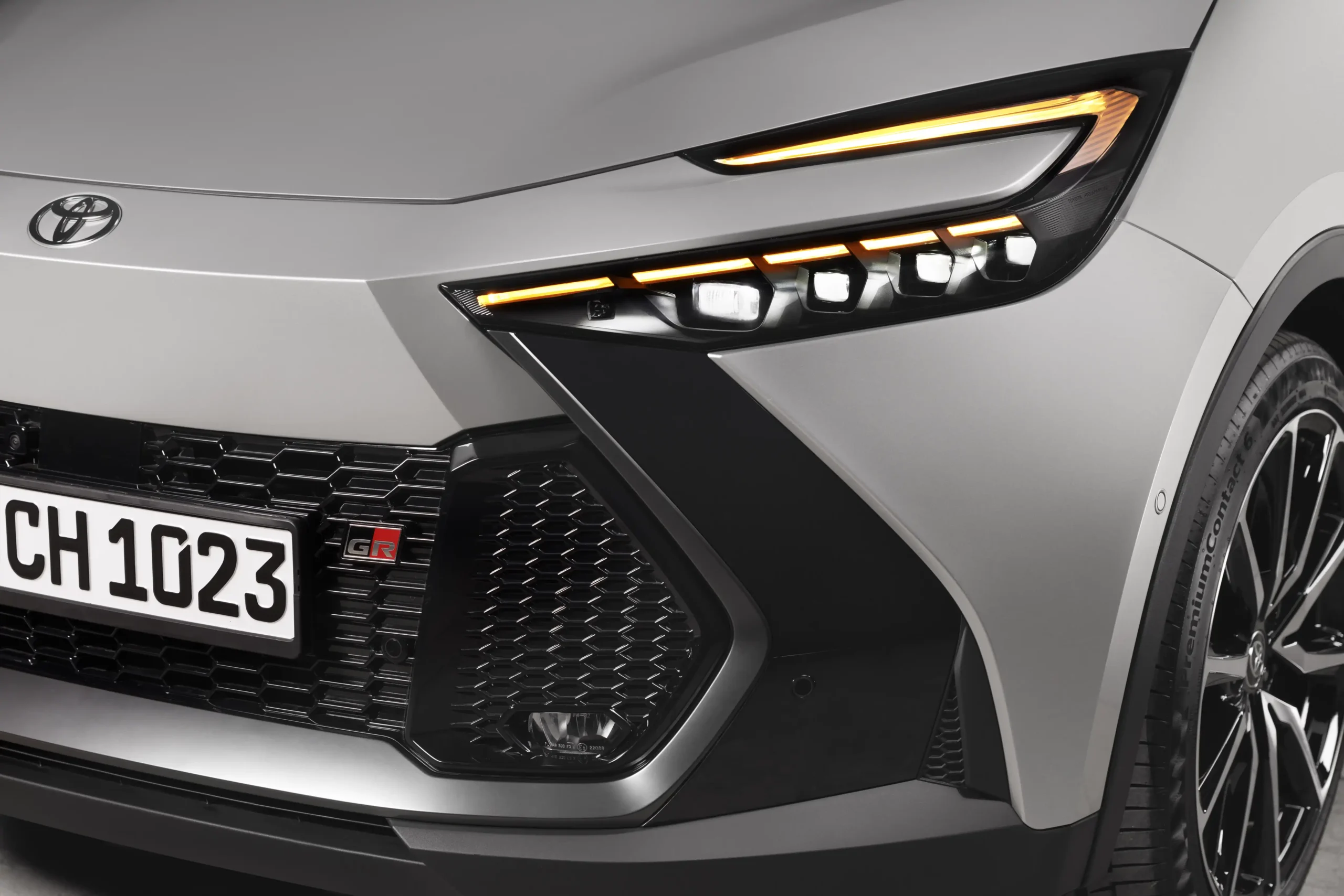 TOYOTA C-HR 1.8 HEV 140 AT Distinctive+