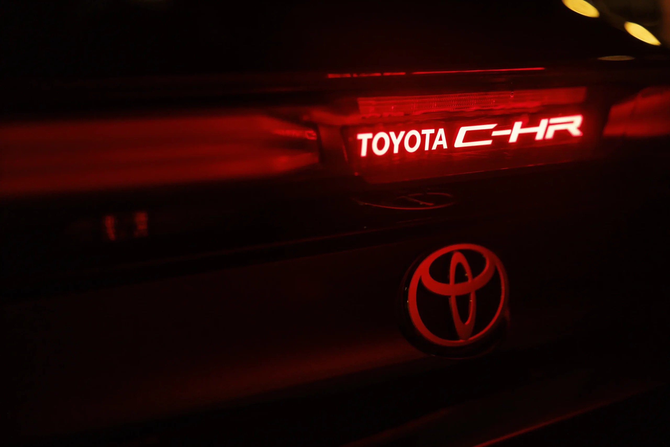 TOYOTA C-HR 1.8 HEV 140 AT Distinctive+