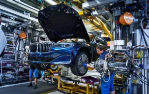 L’industrie automobile allemande dans un tunnel sombre : 125.000 emplois menacés d’ici 2035