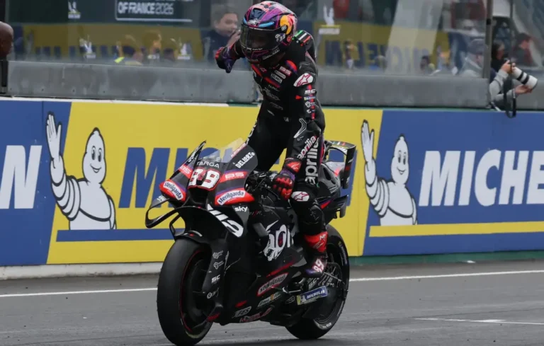 MotoGP : Jorge Martin triomphe au Mans et offre un triplé historique à Aprilia