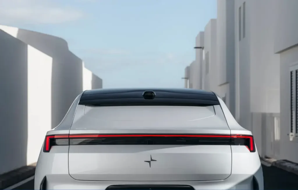 Polestar 4 : le SUV coupé électrique remplace la lunette arrière par une caméra