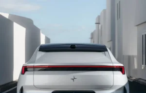 Polestar 4 : le SUV coupé électrique remplace la lunette arrière par une caméra